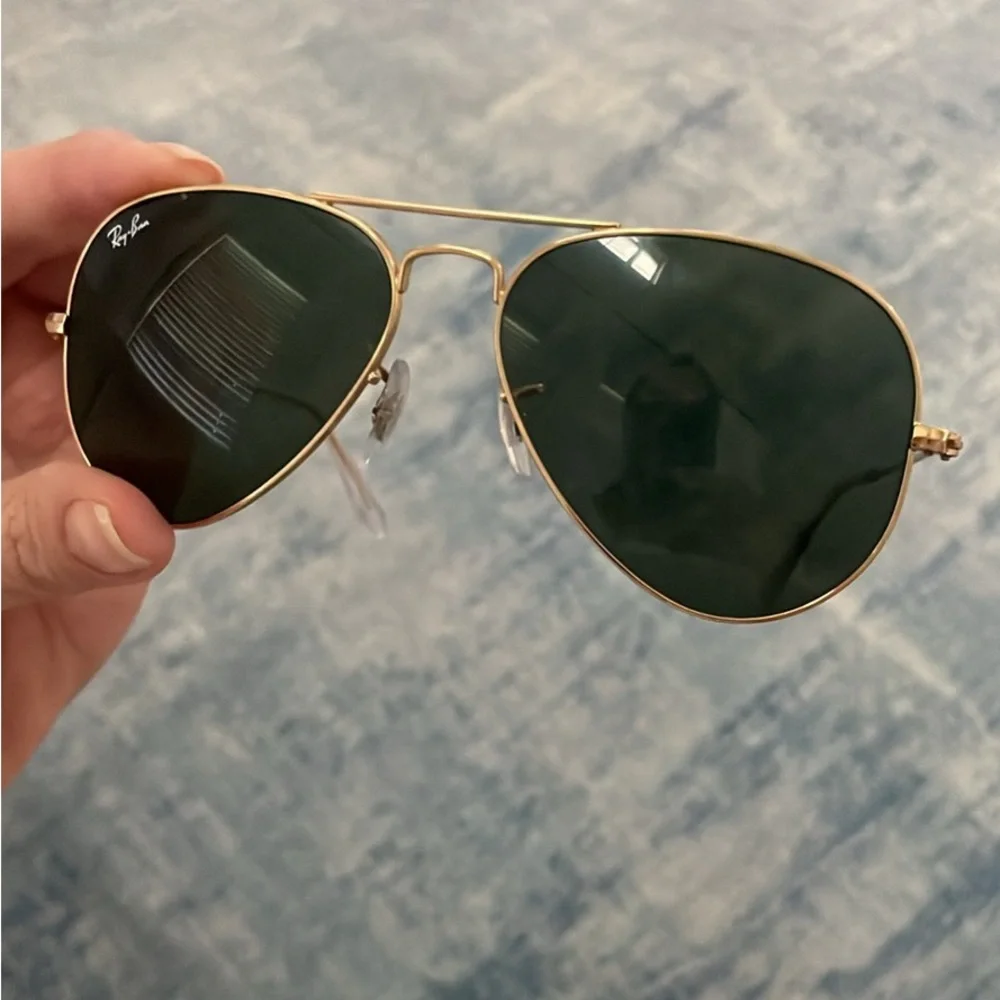 Gold Aviator Ray-Ban sunglasses